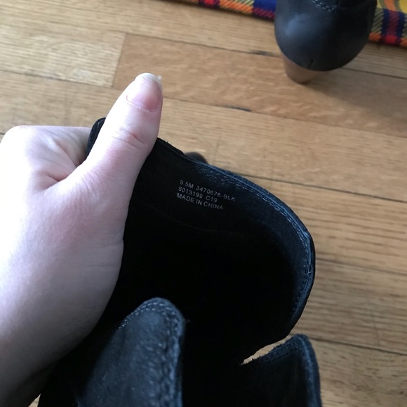 Frye Reina Cut Out Bootie Black Tumbled Nubuck - Picture 7 of 7